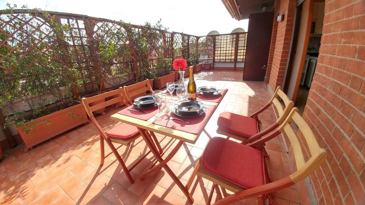דירות רומא Terrace22 - Delizioso Attico Ben Collegato מראה חיצוני תמונה